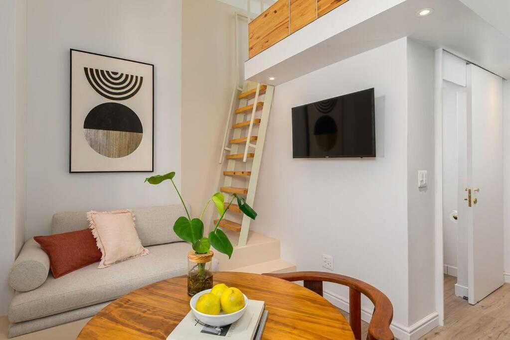 Urban Convenience In The Heart Of Le Cap