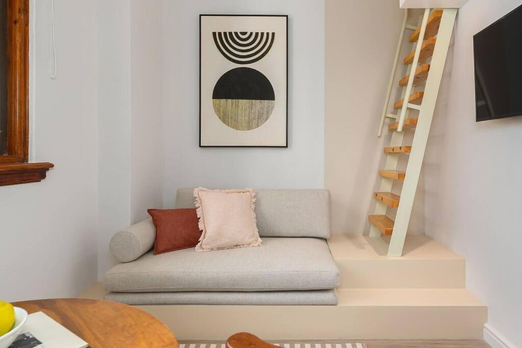 Urban Convenience In The Heart Of Appartement Le Cap