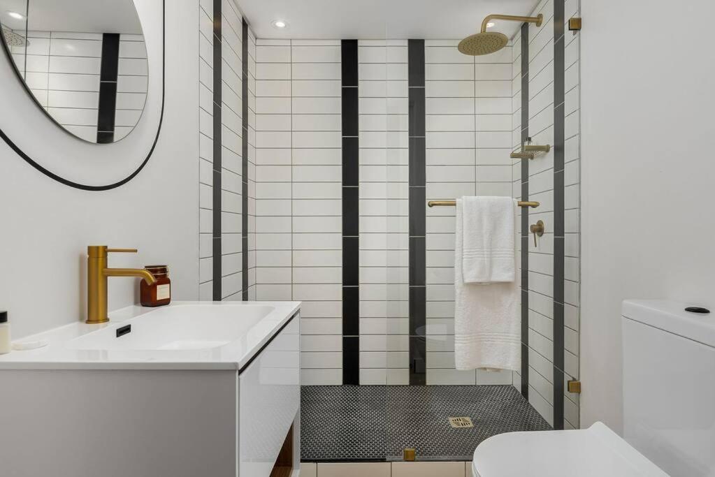 Urban Convenience In The Heart Of Appartement Le Cap