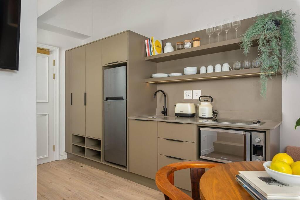 Urban Convenience In The Heart Of Appartement Le Cap